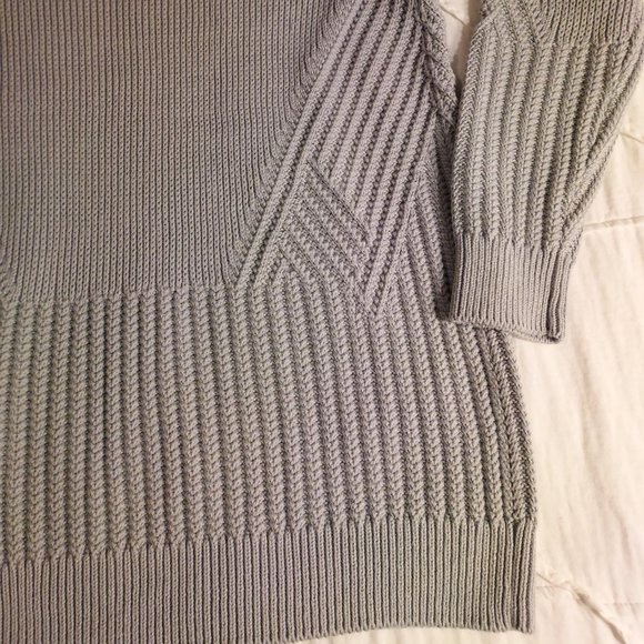 NWT Athleta grey Teton v-neck sweater, Size XS - Picture 9 of 9